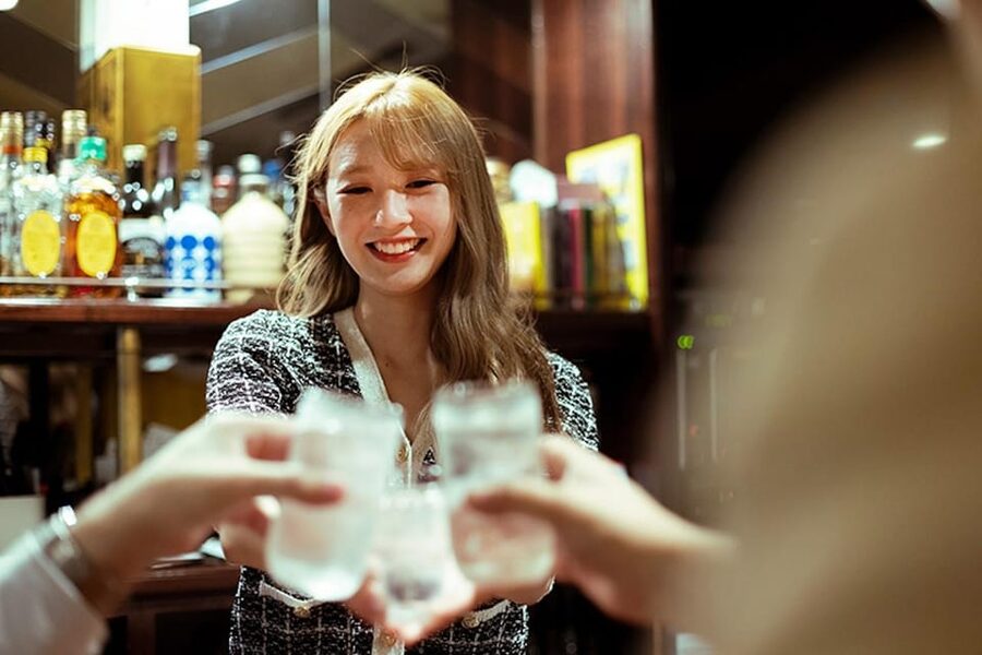 VIP Private Hostess Club Tokyo Night Life Karaoke with Girls - Meeting four or five hostesses over two to three hours