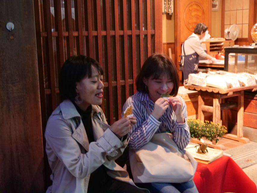 Yanaka District: Historical Walking Tour in Tokyo's Old Town - The old-house cafe and your lucky cat